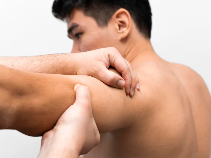 Schomaker Chiropractic Clinic treating shoulder pain in Elk River